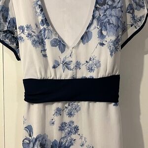 B.Moss L white blouse with blue flowers